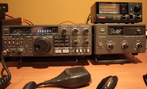 Fred KA2HPG Demonstrates the HF radio at the county EOC